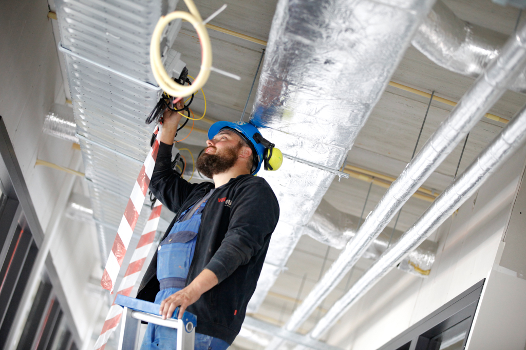 VACATURE monteur meet en regeltechniek Van Hout in Veldhoven